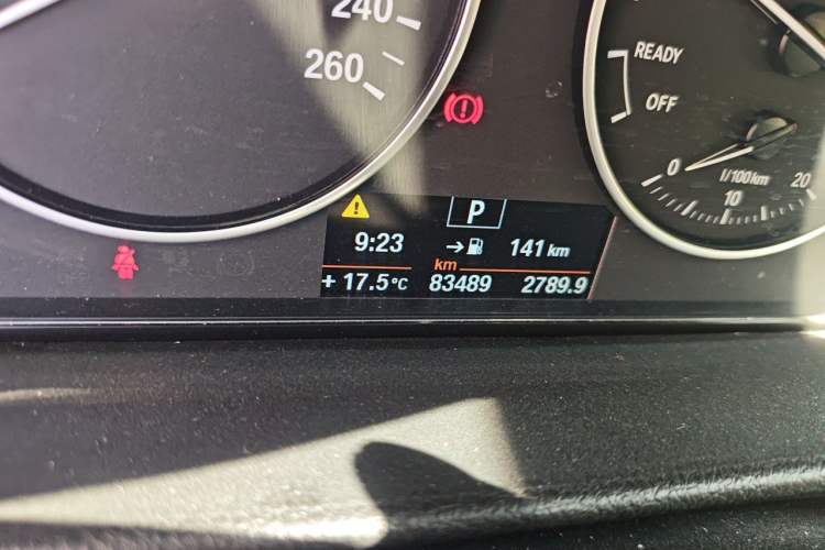 Used BMW 3 Series GT 2013 320i Leading Model Odometer Close Up