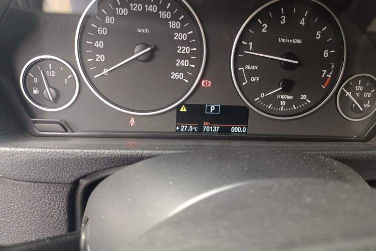 Used BMW 3 Series GT 2013 320i Leading Model Odometer Close Up