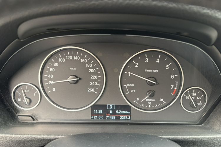 Used BMW 3 Series GT 2013 320i Leading Model Odometer Close Up