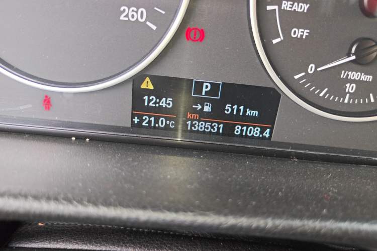 Used BMW 3 Series GT 2013 320i Leading Model Odometer Close Up