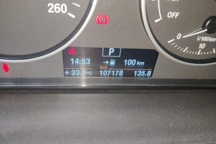 Used BMW 3 Series GT 2013 320i Leading Model Odometer Close Up