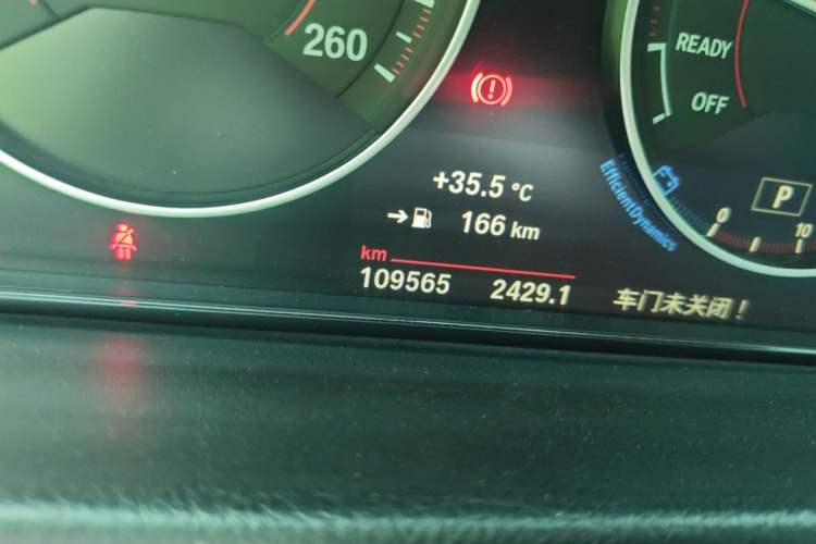 Used BMW 3 Series GT 2013 320i Sport Design Package Odometer Close Up