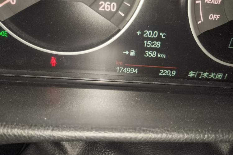 Used BMW 3 Series GT 2013 320i Sport Design Package Odometer Close Up