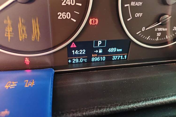 Used BMW 3 Series GT 2013 320i Leading Model Odometer Close Up