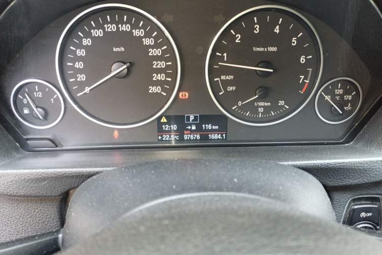 Used BMW 3 Series GT 2013 320i Leading Model Odometer Close Up