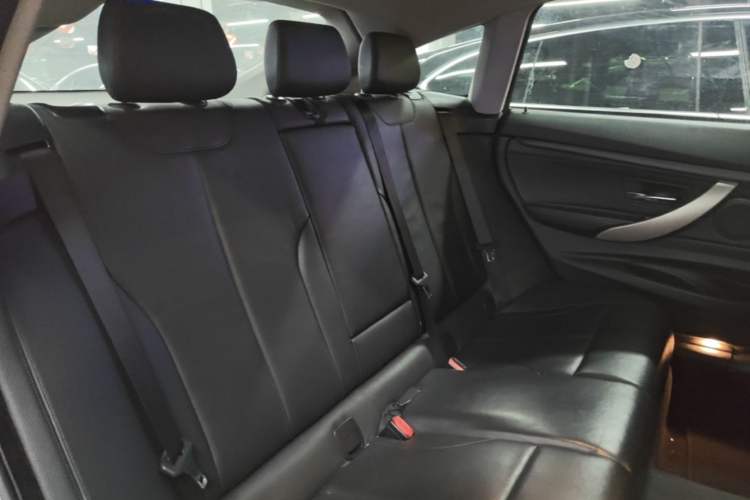Used BMW 3 Series GT 2013 320i Leading Model Rear Right 45 Deg