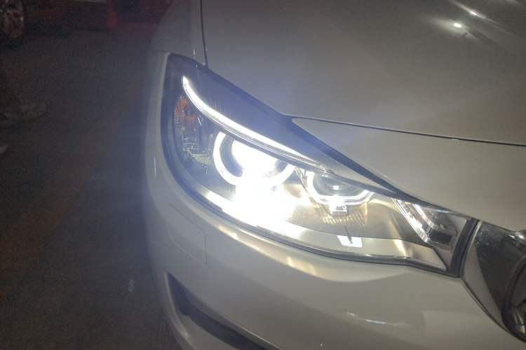Used BMW 3 Series GT 2013 320i Sport Design Package Right Front Headlight