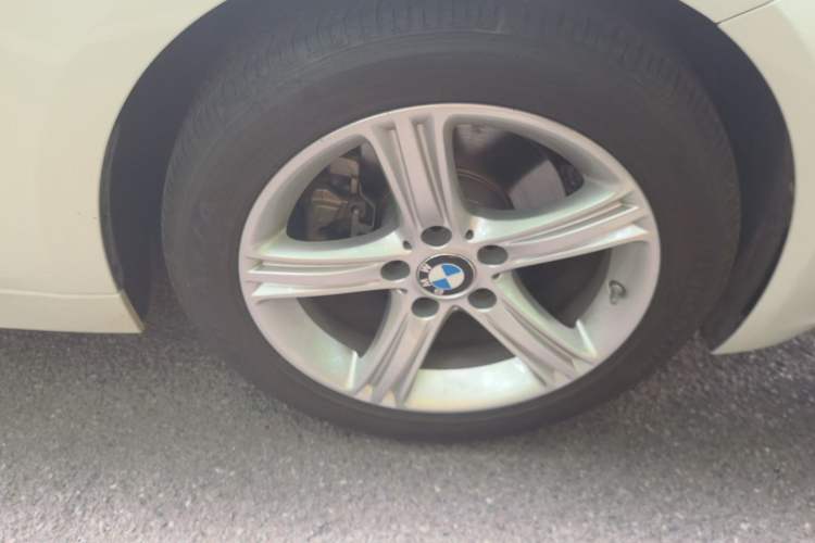 Used BMW 3 Series GT  Right Front Wheel Hub