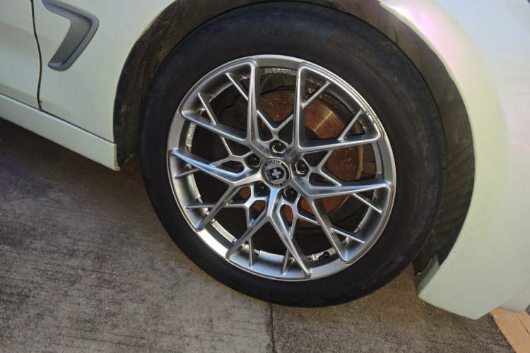 Used BMW 3 Series GT 2013 328i Sport Design Package Right Front Wheel Hub