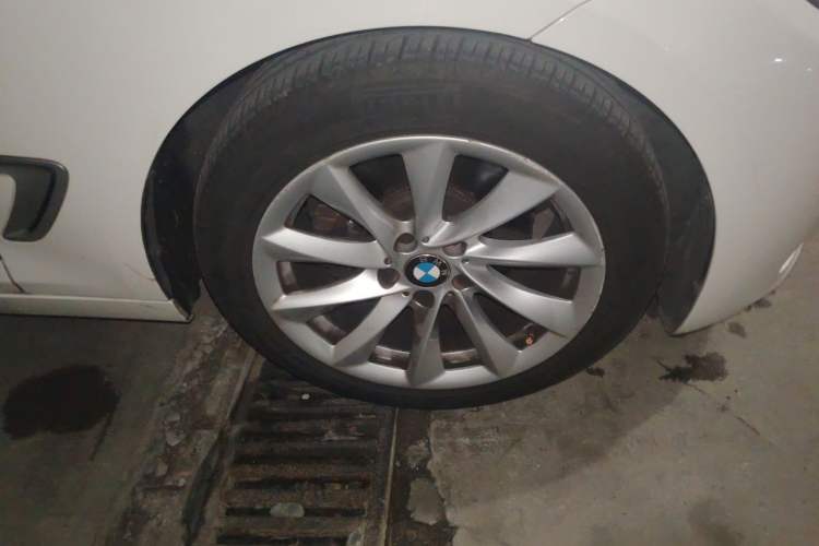 Used BMW 3 Series GT 2013 328i Sport Design Package Right Front Wheel Hub
