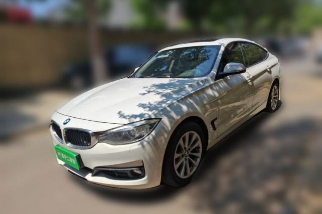 BMW 3 Series GT 2013 320i Leading Model مستعملة