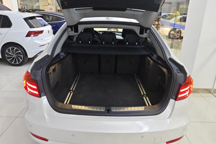Used BMW 3 Series GT 2013 320i Leading Model Trunk