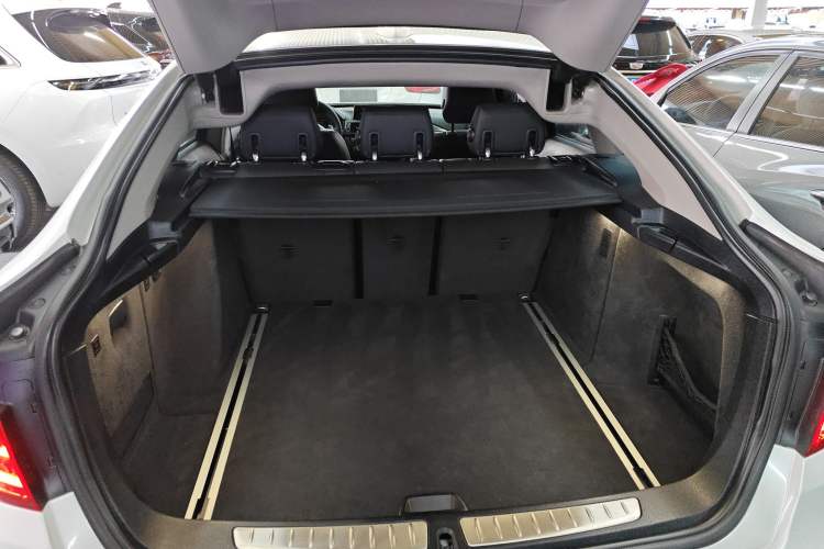 Used BMW 3 Series GT 2013 320i Leading Model Trunk