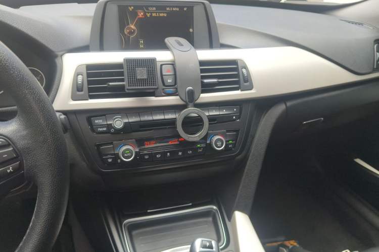 Used BMW 3 Series GT 2013 320i Leading Model Audio And AC Panel