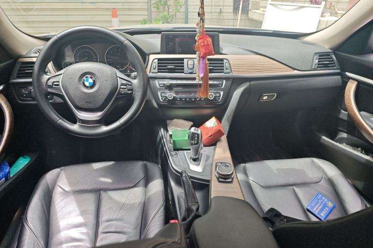 Used BMW 3 Series GT 2013 320i Sport Design Package Center Console