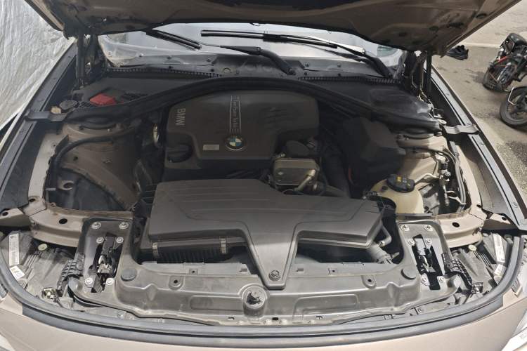 Used BMW 3 Series GT 2013 320i Sport Design Package Engine Bay
