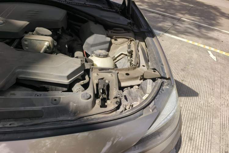 Used BMW 3 Series GT 2013 320i Sport Design Package Engine Bay Left