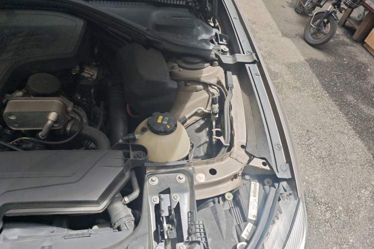 Used BMW 3 Series GT 2013 320i Sport Design Package Engine Bay Left