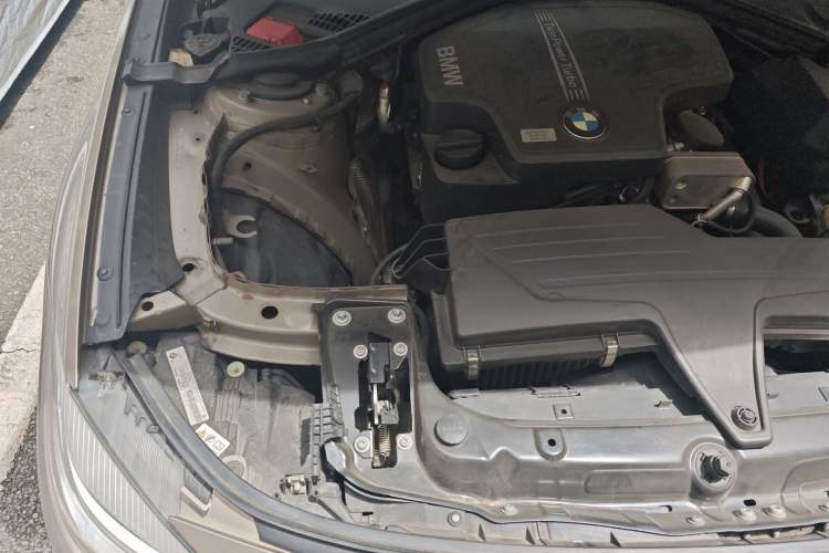 Used BMW 3 Series GT 2013 320i Sport Design Package Engine Bay Right
