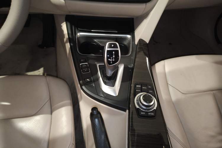 Used BMW 3 Series GT 2013 328i Sport Design Package Gear Lever