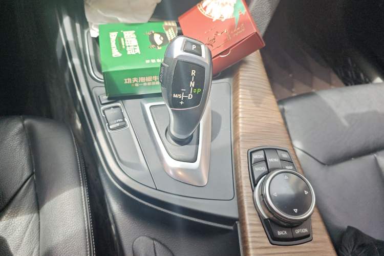 Used BMW 3 Series GT 2013 320i Sport Design Package Gear Lever