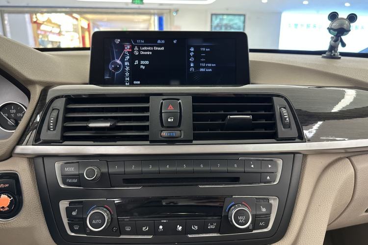 Used BMW 3 Series GT 2013 328i Sport Design Package Interior 10