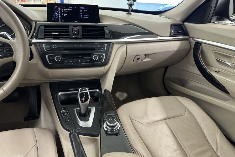 Used BMW 3 Series GT 2013 328i Sport Design Package Interior 2