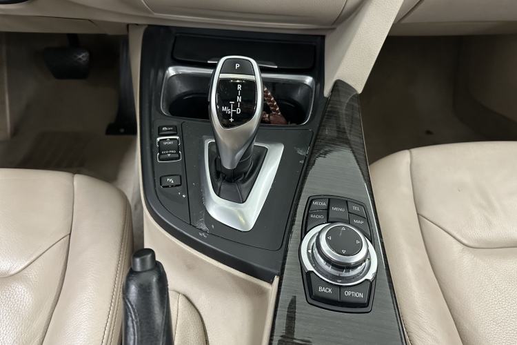 Used BMW 3 Series GT 2013 328i Sport Design Package Interior 3