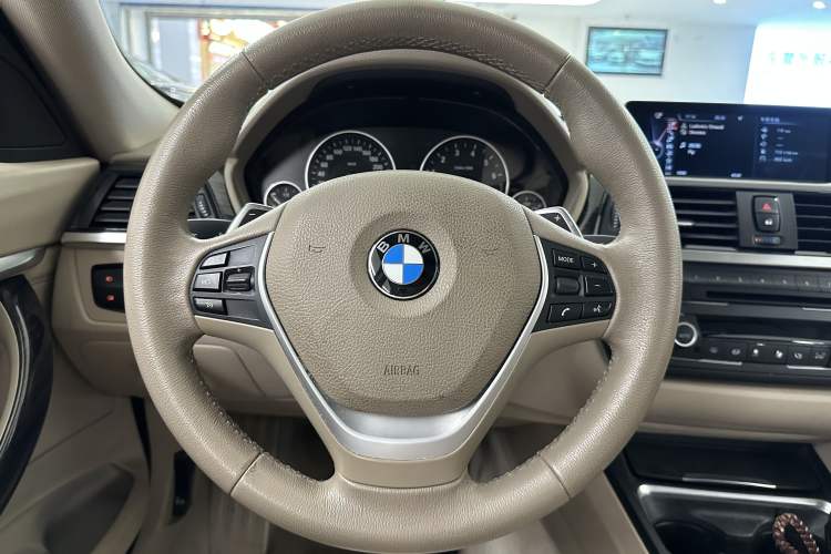 Used BMW 3 Series GT 2013 328i Sport Design Package Interior 4