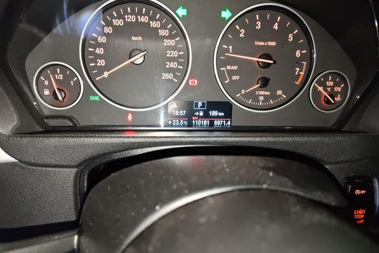 Used BMW 3 Series GT 2013 320i Leading Model Odometer Close Up