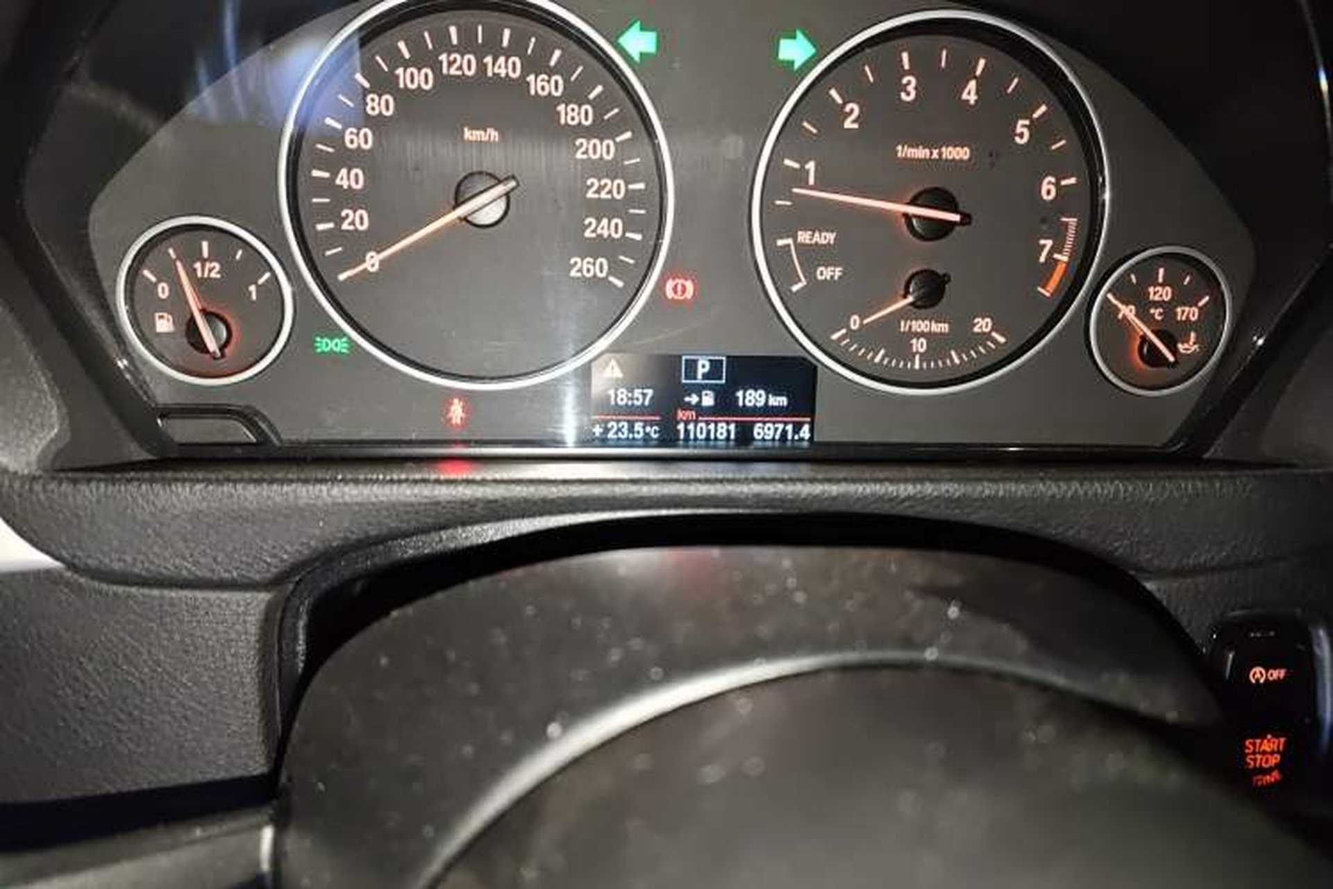 Used BMW 3 Series GT 2013 320i Leading Model Odometer Close Up