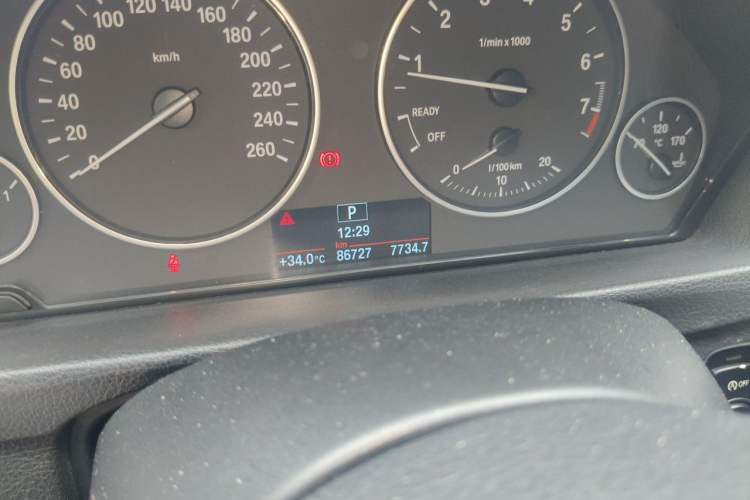 Used BMW 3 Series GT 2013 320i Leading Model Odometer Close Up