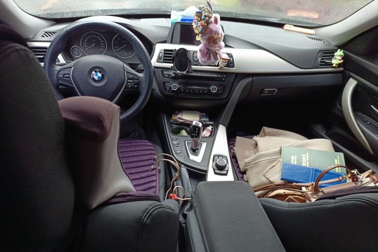 Used BMW 3 Series GT 2014 320i Leading Model Center Console