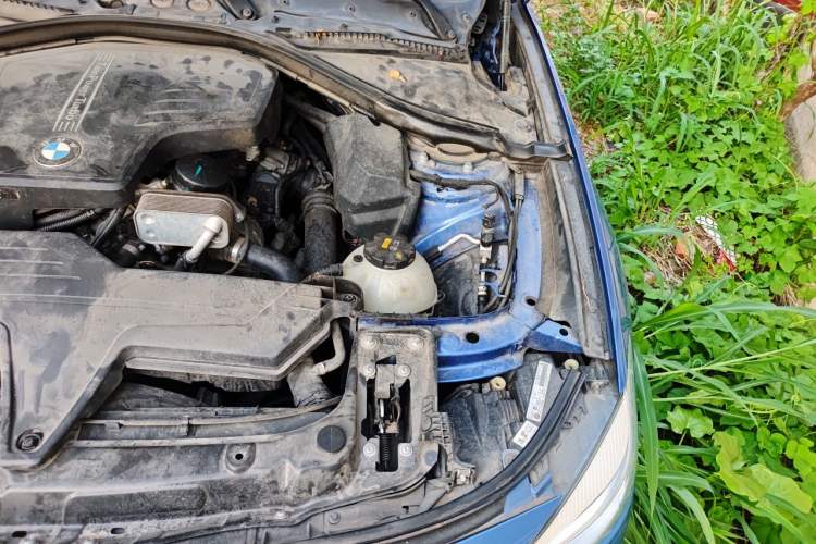 Used BMW 3 Series GT 2014 320i Design Package Model Engine Bay Left