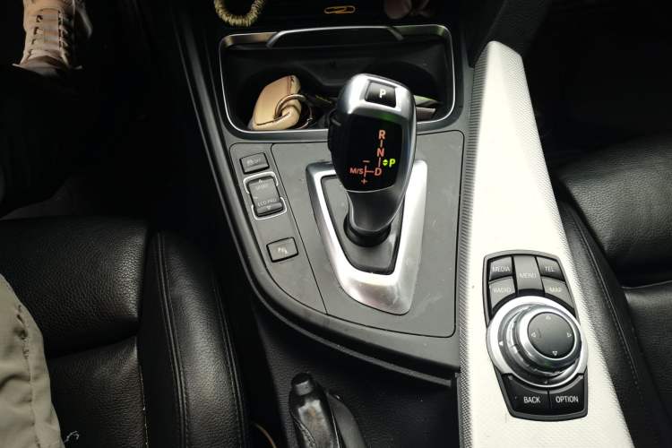 Used BMW 3 Series GT 2014 320i Leading Model Gear Lever