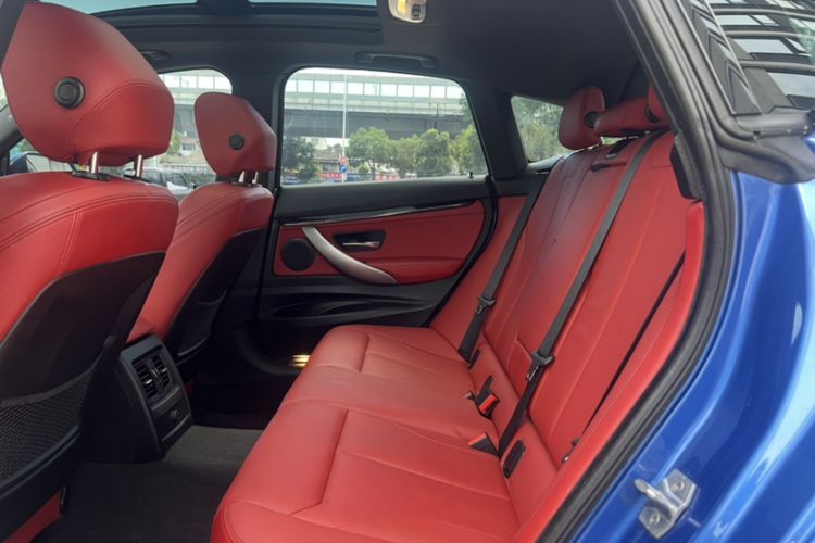 Used BMW 3 Series GT 2014 328i Design Package Model Interior 2