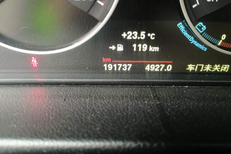 Used BMW 3 Series GT 2014 320i Leading Model Odometer Close Up