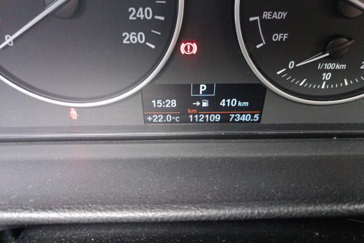 Used BMW 3 Series GT 2014 320i Leading Model Odometer Close Up