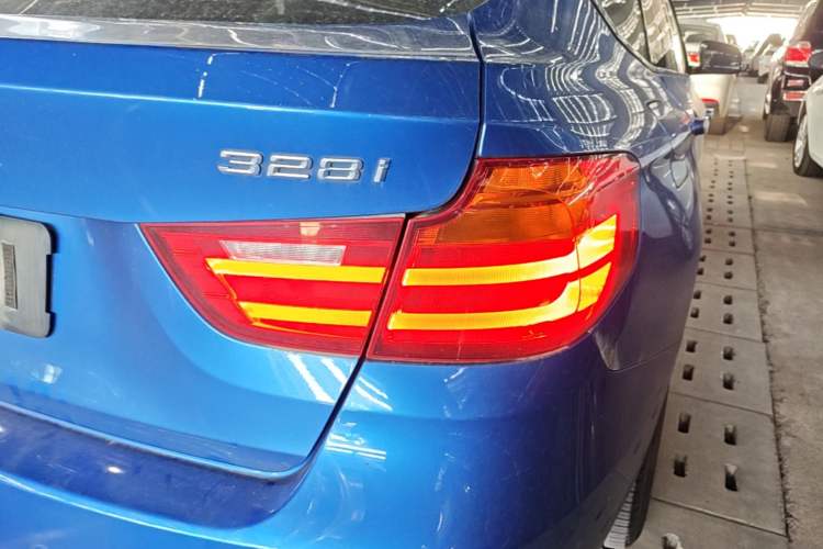 Used BMW 3 Series GT 2014 328i Design Package Model Right Rear Taillight