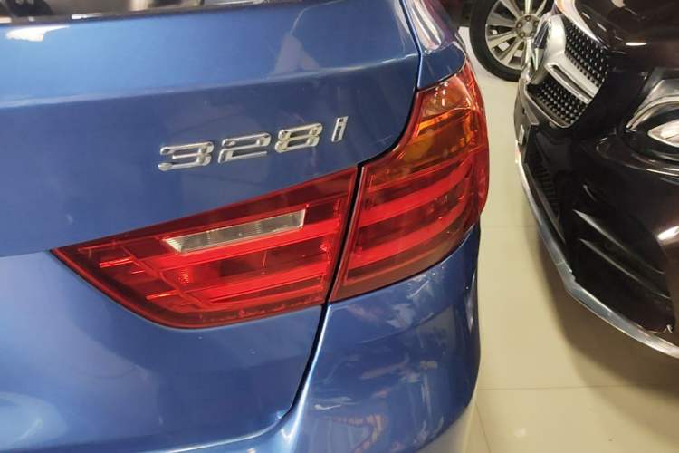 Used BMW 3 Series GT 2014 328i Design Package Model Right Rear Taillight