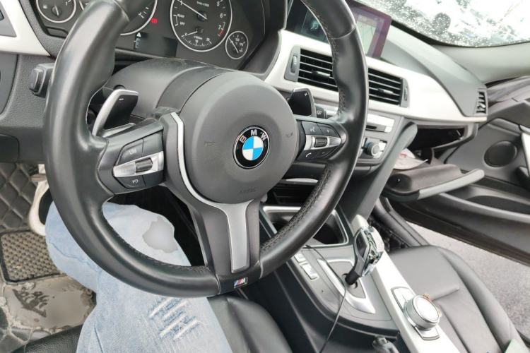 Used BMW 3 Series GT 2014 320i Leading Model Center Console