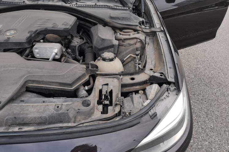 Used BMW 3 Series GT 2014 328i xDrive Design Package Edition Engine Bay Left