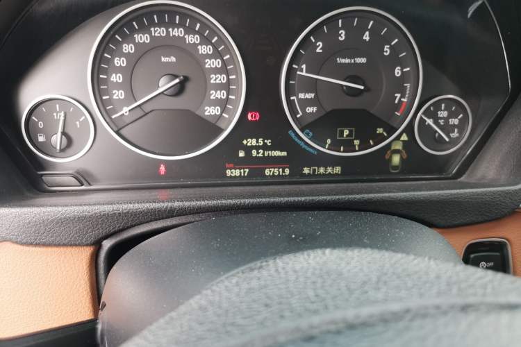 Used BMW 3 Series GT 2014 328i xDrive Design Package Edition Odometer Close Up
