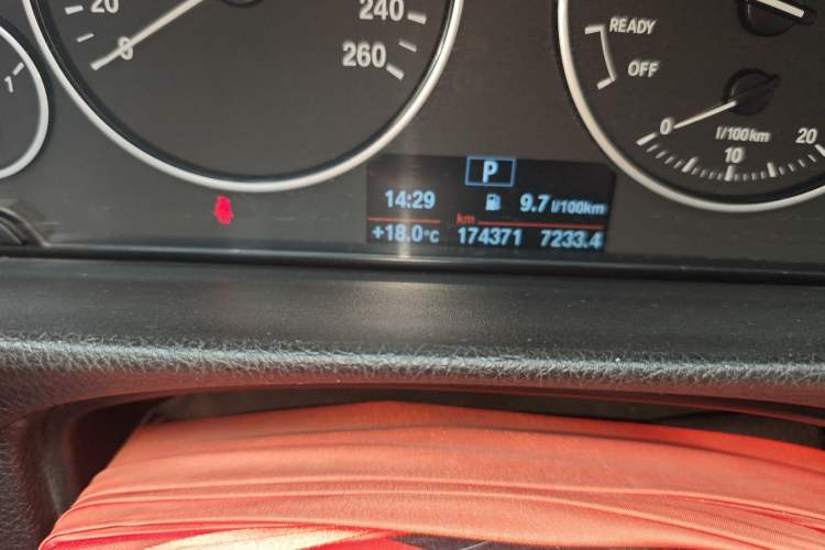 Used BMW 3 Series GT 2014 328i Design Package Model Odometer Close Up
