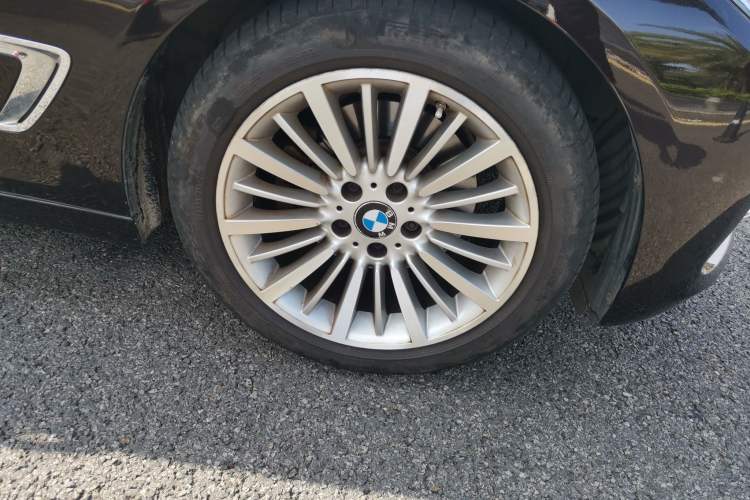 Used BMW 3 Series GT 2014 328i xDrive Design Package Edition Right Front Wheel Hub