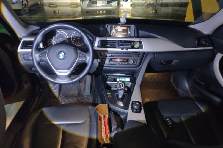 Used BMW 3 Series GT 2014 320i Leading Model Center Console