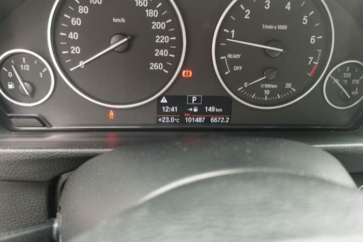 Used BMW 3 Series GT 2014 320i Leading Model Odometer Close Up