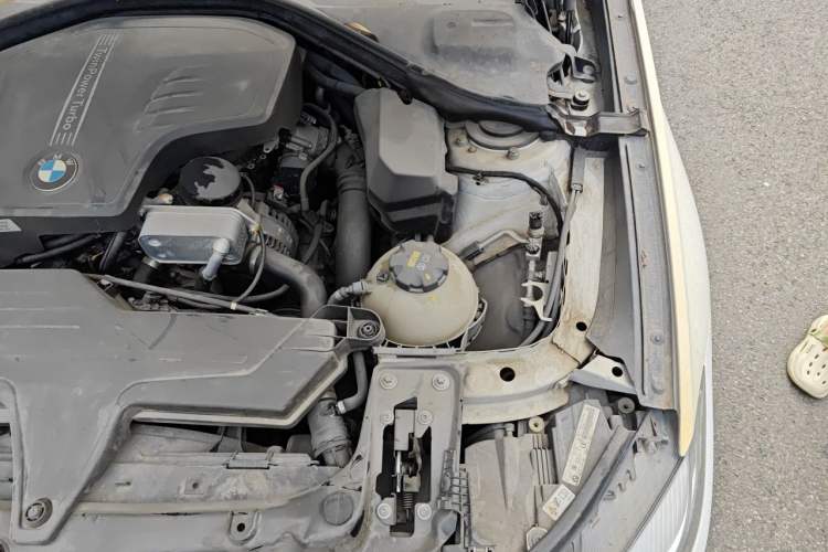 Used BMW 3 Series GT 2014 320i Leading Model Engine Bay Left