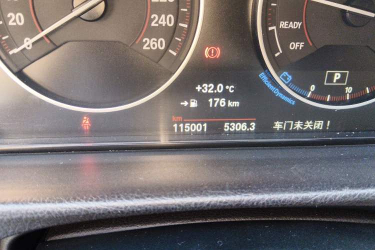 Used BMW 3 Series GT 2014 328i Design Package Model Odometer Close Up