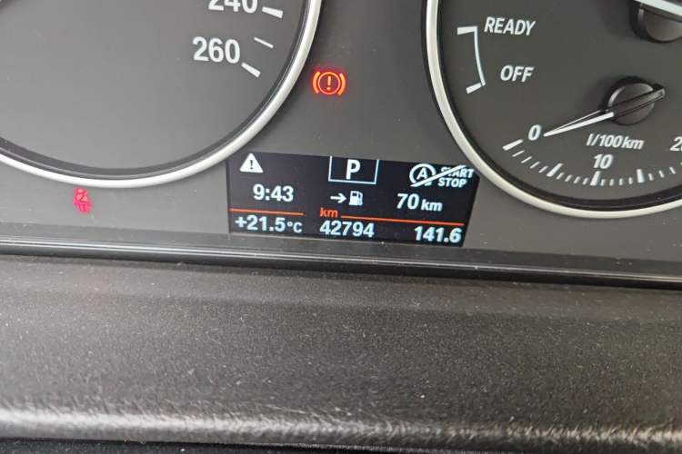 Used BMW 3 Series GT 2014 320i Leading Model Odometer Close Up